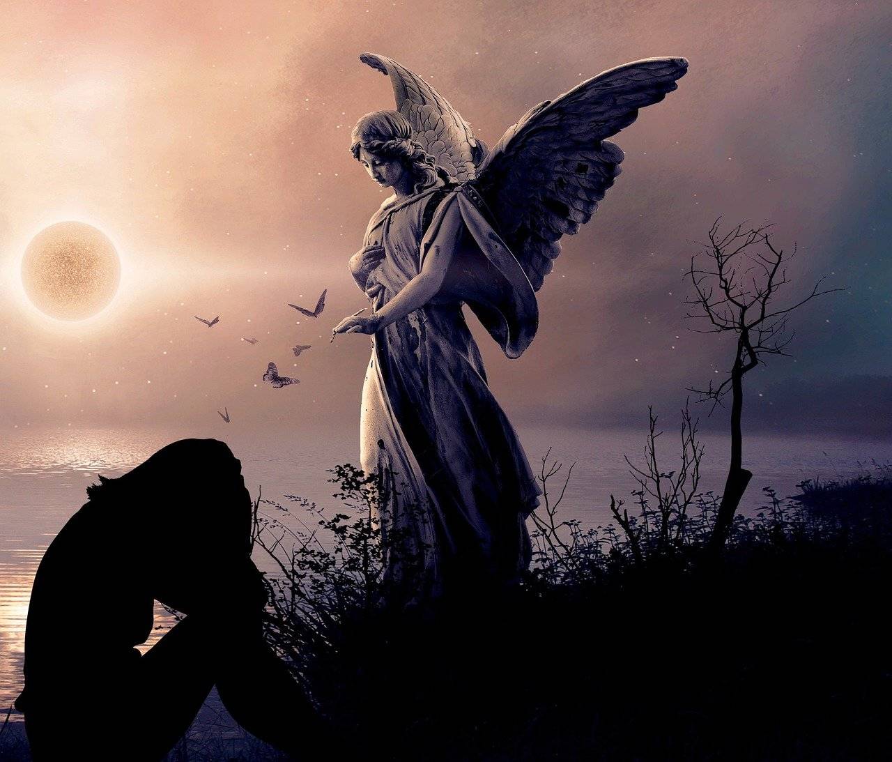 Angel De Dios ayudando a una persona